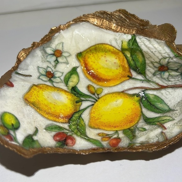 Handmade Oyster Art Shell Trinket Vanity Ring Dish Lemons - Picture 3 of 6